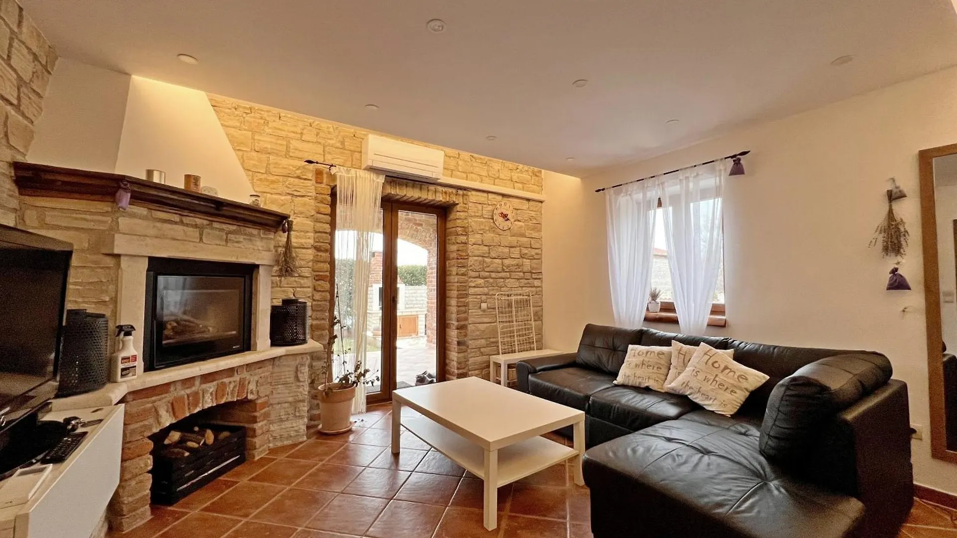 Holiday home Family Friendly House With A Swimming Pool Butkovici, Central Istria - Sredisnja Istra - 22788 Svetvincenat